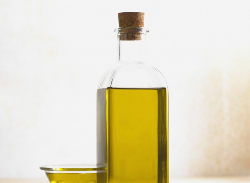 Olive Oil in Bowl and Bottle bxp159819h